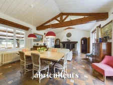 Grande villa de 200m² en front de mer<span></span>Très belle parcelle aux multiples possibilités<span></span>Plusieurs dépendances<span></span>L'Épine