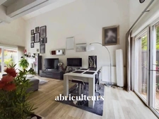 Maison moderne dans un environnement calme et boisé<span></span>3 chambres et de jolis extérieurs baignés de lumière<span></span>Rue du Jura 44840 Les Sorinières