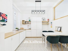 Bureau idéalement placé au pied de la place Viarme<span></span>Cachet de l'ancien