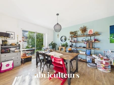 Maison 2 chambres sur les bords de Loire<span></span>Jardin, garage, parcelle de 300m²<span></span>place Jean Saillant à Indre