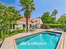 Belle maison idéale pour la famille avec grand jardin, terrasse et piscine en vente à Sautron (44880)