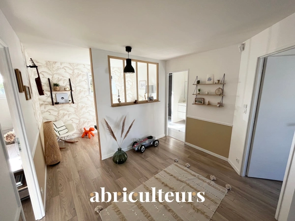 Maison moderne en parfait état<span></span>147m², 4 chambres, jardin, garage<span></span>rue Alphonse de Lamartine à Sautron 44880