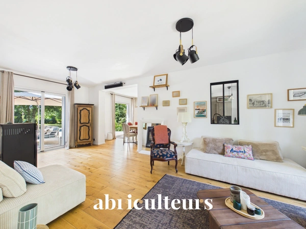 Très belle maison familiale à vendre à Sautron<span></span>Grand jardin, terrasse avec piscine, 4 chambres<span></span>Sautron 44880