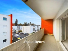 Grand 3 pièces à rafraîchir<span></span>Ascenseur balcon et parking<span></span>Avenue Abel Gance 44300 Nantes