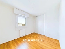 Grand 3 pièces à rafraîchir<span></span>Ascenseur balcon et parking<span></span>Avenue Abel Gance 44300 Nantes