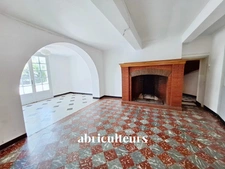 Grande maison familiale à rénover avec jardin et terrasse – Proche gare