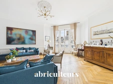 Splendide appartement familial d'environ 200m² dans un immeuble ancien en vente à Nantes (44000)