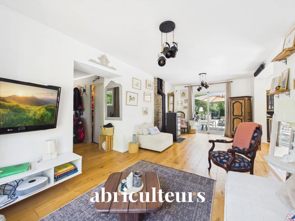 Très belle maison familiale à vendre à Sautron<span></span>Grand jardin, terrasse avec piscine, 4 chambres<span></span>Sautron 44880