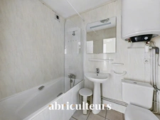 Confortable T1 avec parking privatif - Idéalement situé entre Viarme et Talensac - rue Russeil à Nantes 44000