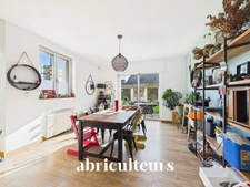 Maison 2 chambres sur les bords de Loire<span></span>Jardin, garage, parcelle de 300m²<span></span>place Jean Saillant à Indre