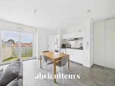 Joli deux pièces en parfait état<span></span>Immeuble moderne, ascenseur, balcon et parking<span></span>bd Emile Gabory à Nantes 44200