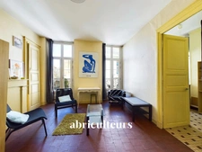 Emplacement premium, cour Cambronne<span></span>T1 bis à rénover dans un splendide immeuble ancien<span></span>17 rue de Fourcroy à Nantes 44000