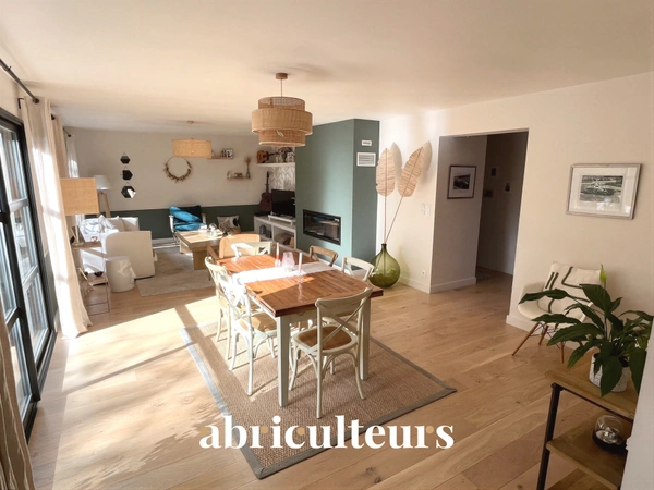 Maison moderne en parfait état<span></span>147m², 4 chambres, jardin, garage<span></span>rue Alphonse de Lamartine à Sautron 44880