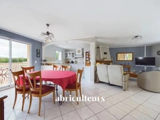 Grande maison familiale sur un terrain de 1.500m² – rue de Bellevue à Couëron 44220