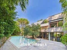 Splendide maison d'architecte dans un écrin de verdure<span></span>317m², piscine et grandes terrasses<span></span>Nantes Sud