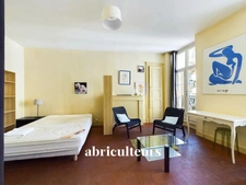 Emplacement premium, cour Cambronne<span></span>T1 bis à rénover dans un splendide immeuble ancien<span></span>17 rue de Fourcroy à Nantes 44000