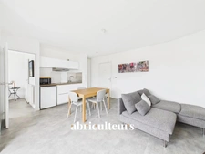 Joli deux pièces en parfait état - Immeuble moderne, ascenseur, balcon et parking - bd Emile Gabory à Nantes 44200