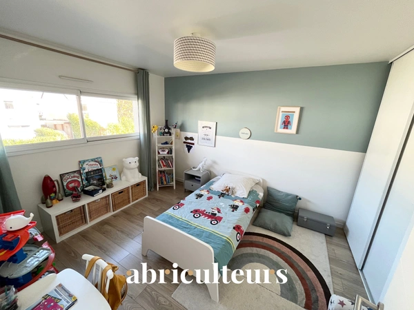 Maison moderne en parfait état<span></span>147m², 4 chambres, jardin, garage<span></span>rue Alphonse de Lamartine à Sautron 44880