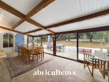 Grande villa de 200m² en front de mer<span></span>Très belle parcelle aux multiples possibilités<span></span>Plusieurs dépendances<span></span>L'Épine