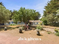 Grande villa de 200m² en front de mer  Très belle parcelle aux multiples possibilités en vente à L'Épine (85740)