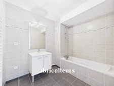 Appartement T3 baigné de lumière en parfait état<span></span>Ascenseur, balcon et stationnement<span></span>44 rue Théophile Guillou à SAINT-HERBLAIN 44800