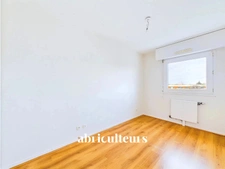 Grand 3 pièces à rafraîchir<span></span>Ascenseur balcon et parking<span></span>Avenue Abel Gance 44300 Nantes