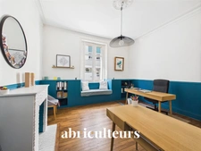 Bureau idéalement placé au pied de la place Viarme<span></span>Cachet de l'ancien