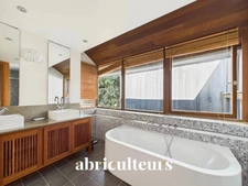 Splendide maison d'architecte dans un écrin de verdure<span></span>317m², piscine et grandes terrasses<span></span>Nantes Sud