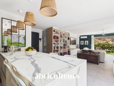 Belle maison Neuve 2024<span></span>DPE A<span></span>117m2<span></span>3 chambres<span></span>Jardin et piscine en centre-ville de Saint-Laurent-du-Var