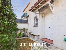 Villa mitoyenne 89m2 avec jardin, 3 chambres, combles aménagés et accès piscine – Domaine sécurisé à Villeneuve-Loubet