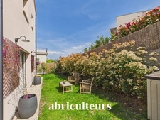 Belle maison Neuve 2024<span></span>DPE A<span></span>117m2<span></span>3 chambres<span></span>Jardin et piscine en centre-ville de Saint-Laurent-du-Var