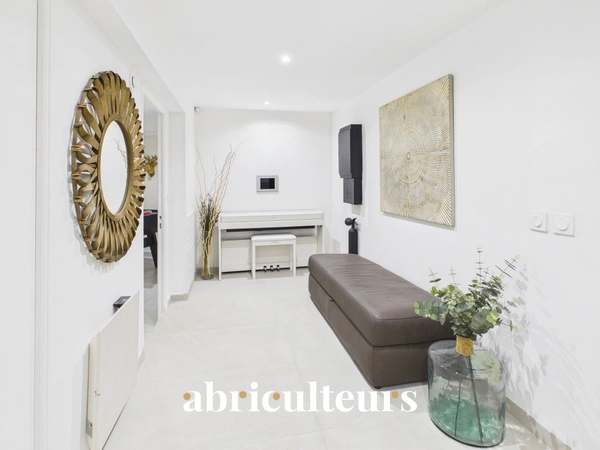 Villa d'exception 313m2 aperçu mer, autonome en énergie, piscine et appartement invités