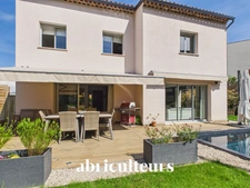 Belle maison Neuve 2024<span></span>DPE A<span></span>117m2<span></span>3 chambres<span></span>Jardin et piscine en centre-ville de Saint-Laurent-du-Var