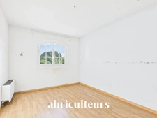 Villa mitoyenne 89m2 avec jardin, 3 chambres, combles aménagés et accès piscine – Domaine sécurisé à Villeneuve-Loubet