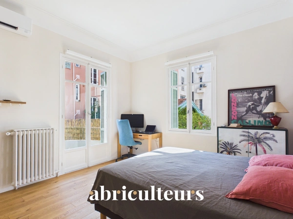 Superbe T2 de 58 m² Entièrement Rénové avec Terrasses<span></span>Calme Absolu à 2 min de la Gare TGV Nice-Ville