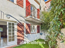 Villa mitoyenne 89m2 avec jardin, 3 chambres, combles aménagés et accès piscine – Domaine sécurisé à Villeneuve-Loubet