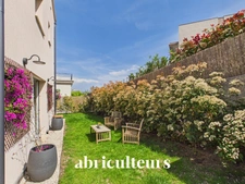 Belle maison de 2024 – DPE A – 120m2 - 3 chambres - Jardin et piscine en centre-ville de Saint-Laurent-du-Var