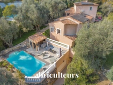 Villa d'exception 313m2 aperçu mer, autonome en énergie, piscine et appartement invités