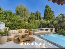 Villa d'exception 313m2 aperçu mer, autonome en énergie, piscine et appartement invités