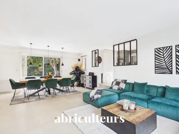 Villa d'exception 313m2 aperçu mer, autonome en énergie, piscine et appartement invités