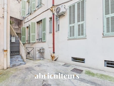Local professionnel rénové 40 m² avec parking privé en vente au Quartier Libération à Nice  (06000)