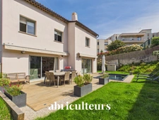 Belle maison Neuve 2024<span></span>DPE A<span></span>117m2<span></span>3 chambres<span></span>Jardin et piscine en centre-ville de Saint-Laurent-du-Var