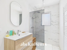 Belle maison Neuve 2024<span></span>DPE A<span></span>117m2<span></span>3 chambres<span></span>Jardin et piscine en centre-ville de Saint-Laurent-du-Var