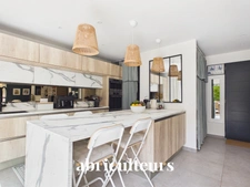 Belle maison Neuve 2024<span></span>DPE A<span></span>117m2<span></span>3 chambres<span></span>Jardin et piscine en centre-ville de Saint-Laurent-du-Var