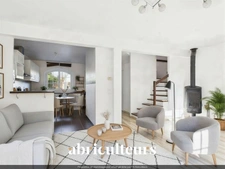 Villa mitoyenne 89m2 avec jardin, 3 chambres, combles aménagés et accès piscine – Domaine sécurisé à Villeneuve-Loubet