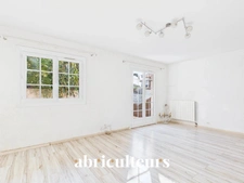Villa mitoyenne 89m2 avec jardin, 3 chambres, combles aménagés et accès piscine – Domaine sécurisé à Villeneuve-Loubet