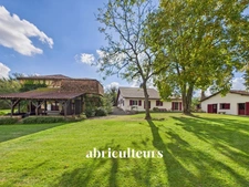 Corps de ferme avec dépendances sur  terrain de 7 600 m² avec piscine – Tilh