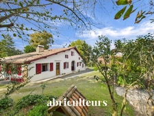 Corps de ferme avec dépendances sur  terrain de 7 600 m² avec piscine<span></span>Tilh