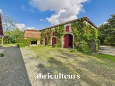 Corps de ferme avec dépendances sur  terrain de 7 600 m² avec piscine<span></span>Tilh