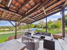 Corps de ferme avec dépendances sur  terrain de 7 600 m² avec piscine – Tilh